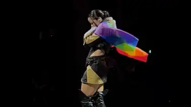 La Rosalía es fotografiada agarrada de manos con una modelo francesa La Rosalía es fotografiada agarrada de manos con una modelo francesa