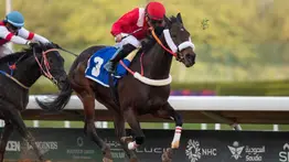 El último jockey latino exaltado al Salón de la Fama domina la jornada en Arabia Saudita