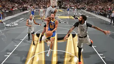 Stephen Curry demuestra su dominio en puntos sin tiros libres Stephen Curry demuestra su dominio en puntos sin tiros libres