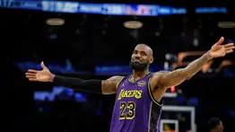 El Rey conquista la cima imposible: LeBron James supera los 51,000 puntos