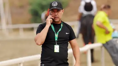 Luis Peraza pone un ojo y un fijo a sus ejemplares del domingo Luis Peraza pone un ojo y un fijo a sus ejemplares del domingo