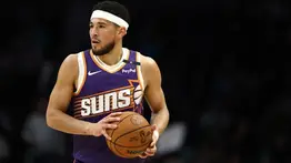 Alarma en Phoenix: Devin Booker sufre una aparatosa lesión
