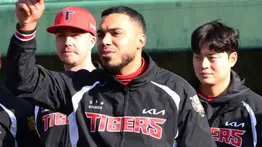 Harold Castro derrochó alegría y ganas de trabajar en su primer día en Corea