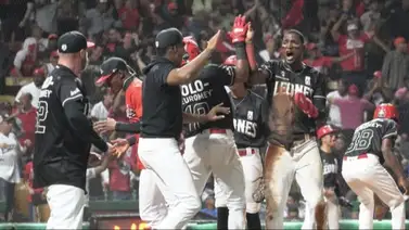 Alcides Escobar le da vida a Escogido en el cuarto de la final con este batazo Alcides Escobar le da vida a Escogido en el cuarto de la final con este batazo