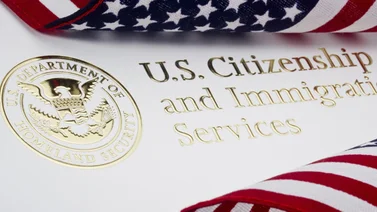 USCIS aumenta las tarifas de los trámites de ciudadanía, residencia y permiso de trabajo: ¿Cuánto costarán? (+Video)