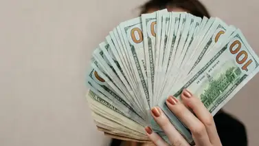 Mujer británica gana la lotería pero estuvo a punto de perder la millonaria cifra por este motivo Mujer británica gana la lotería pero estuvo a punto de perder la millonaria cifra por este motivo