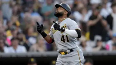 MLB: Dominicano Carlos Santana firmó por este equipo contendiente en Liga Americana MLB: Dominicano Carlos Santana firmó por este equipo contendiente en Liga Americana