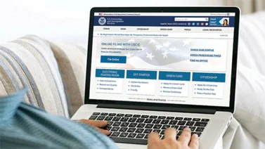 USCIS interrumpirá sus servicios en línea (+Fecha)