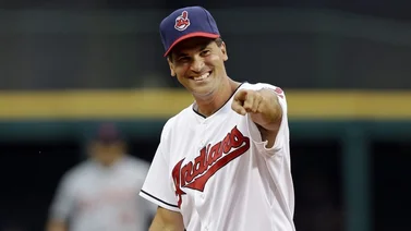Serie del Caribe: Mira como Omar Vizquel felicita a este Salón de la Fama