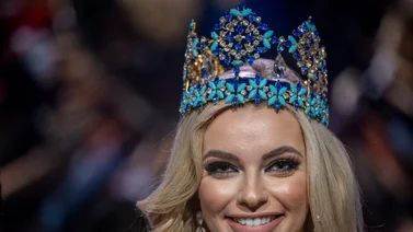 Así es el rollo: Miss Mundo Karolina Bielawska, Lionel Messi, Principe Enrique, Shakira y Piqué