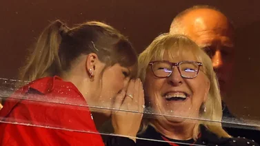 A pocas horas del Super Bowl, esto es lo que opina la mamá de Travis Kelce sobre el impacto de Taylor Swift en la NFL (+Video)