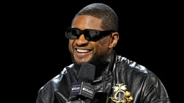 ¡Se acerca el momento! De esta manera Usher llegó al Allegiant Stadium para su actuación en el Super Bowl (+Video)