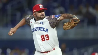 Serie del Caribe: Mira cómo Tiago Da Silva muestra la copa a toda La Guaira 