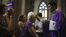 Miércoles de Ceniza: ¿Qué significado tiene el símbolo de la cruz en la frente? (+Video)