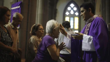 Miércoles de Ceniza: ¿Qué significado tiene el símbolo de la cruz en la frente? (+Video)