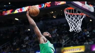All Star Game: Jaylen Brown le rindió un homenaje a Dominique Wilkins con esta clavada (+Video)