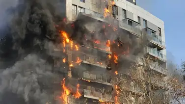 Impresionante incendio arrasa con un edificio en Valencia (+Video) Impresionante incendio arrasa con un edificio en Valencia (+Video)