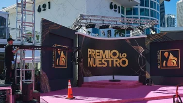 Una magenta carpet de película: Mira los espectaculares looks en la alfombra de Premio Lo Nuestro 2024 