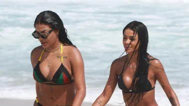 Famosas brasileras se estampan tremendo beso en Premio Lo Nuestro 2024 (+Video)