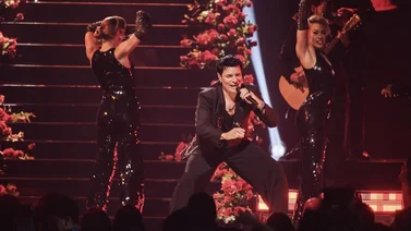 Chayanne alborota el avispero soltando fuego en la tarima de Premio Lo Nuestro 2024 (+Video)