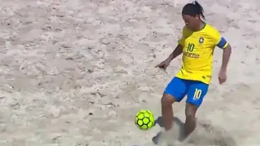 ¡Brutal! Ronaldinho dando cátedra de fútbol playa en programa turco ¡Brutal! Ronaldinho dando cátedra de fútbol playa en programa turco