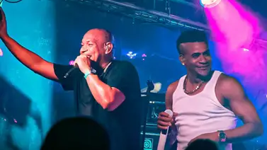 Integrante de Gente de Zona reacciona a su aparatosa caída durante el homenaje a Celia Cruz en Premio Lo Nuestro 2024 Integrante de Gente de Zona reacciona a su aparatosa caída durante el homenaje a Celia Cruz en Premio Lo Nuestro 2024