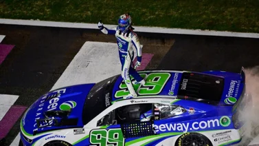 Mexicano Daniel Suárez logra su segunda victoria en la Nascar Cup Series
