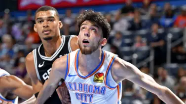 Novato sensación de la NBA se convierte en el primer jugador de la historia en conseguir este récord Novato sensación de la NBA se convierte en el primer jugador de la historia en conseguir este récord