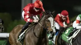 Leyenda del fútbol gana con su ejemplar esta millonaria carrera