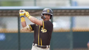 MLB: ¡Va con todo! Ethan Salas conecta su primer imparable con Padres de San Diego en el Spring Training (+Video)