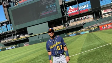 MLB: ¡Tiene fuerza! vea como Jeferson Quero "baña" a Mike trout (+video)