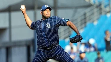 MLB: ¡Una guillotina! Albert Suárez luce en su primera presentación de Spring Training
