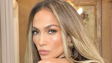 Jennifer López y su pronunciado escote 