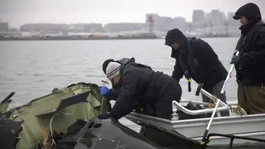 Extraen restos de aeronaves siniestradas del río Potomac Extraen restos de aeronaves siniestradas del río Potomac