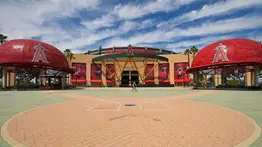 MLB: Los Ángeles Angels extienden arrendamiento del estadio por tres años más