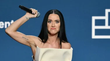 Katy Perry sufre accidente en una firma de autógrafos (+Video)