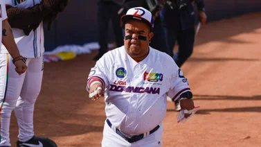 SDC: "Chevale" se ha convertido en el amuleto de la suerte del beisbol caribeño. ¡Más que un bat boy! 