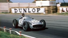 Récord en subasta: El Mercedes-Benz de Fangio se vende por 53 millones de dólares