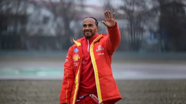 Lewis Hamilton recibe una dura advertencia de seis meses en Ferrari