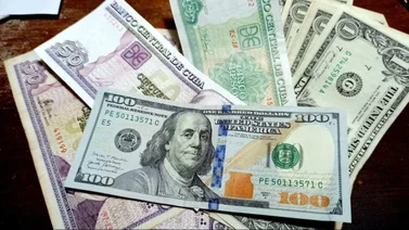 dolares y pesos cubanos