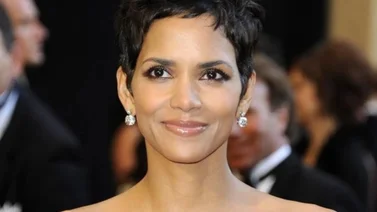 Halle Berry revela lo que realiza para aliviar la menopausia a los 58 años 