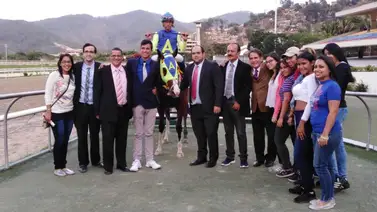 Jinete aprendiz reaparece este domingo en el majestuoso hipódromo La Rinconada Jinete aprendiz reaparece este domingo en el majestuoso hipódromo La Rinconada