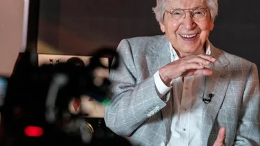 Manuel Alejandro recibe sentido homenaje en Premio Lo Nuestro 2025
