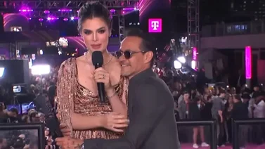 Marc Anthony y Nadia Ferreira no contuvieron su amor en Premio Lo Nuestro 