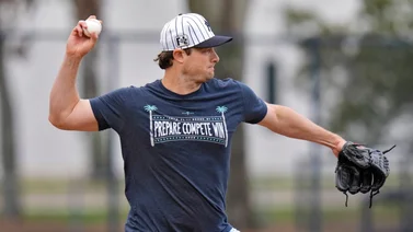 MLB: Lanzador de los Yankees sale lesionado al recibir un pelotazo (+Video)