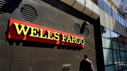 Descubren que Wells Fargo está congelando cuentas a migrantes sin previo aviso
