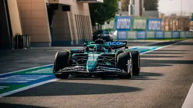 Fórmula 1: Aston Martin presenta su nuevo coche y Fernando Alonso se ilusiona con "la 33" Fórmula 1: Aston Martin presenta su nuevo coche y Fernando Alonso se ilusiona con "la 33"