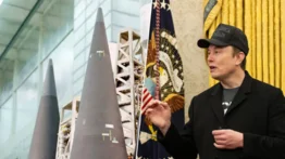 Elon Musk recontrata empleados expertos en armas nucleares tras despido masivo