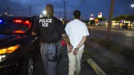 Migrante venezolano relata cómo fue su arresto por ICE en Oklahoma