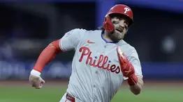 MLB: Bryce Harper abandona el juego tras pelotazo (+Video)